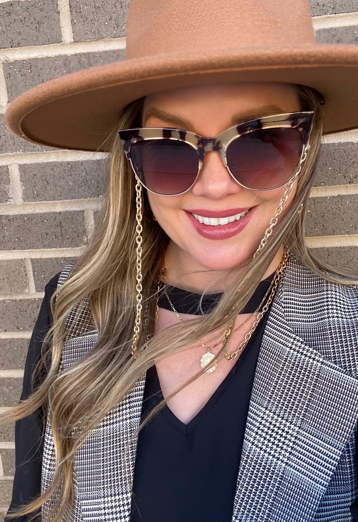 Oval Sunglass Chain - Gold